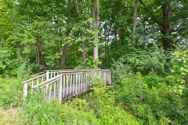 12810 W Meadow LANE, New Berlin, WI 53151
