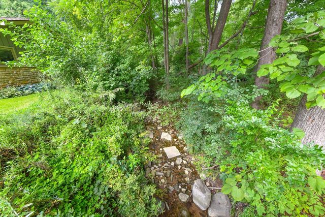 12810 W Meadow LANE, New Berlin, WI 53151