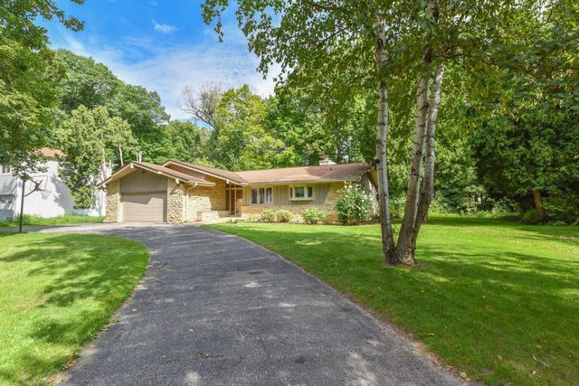12810 W Meadow LANE, New Berlin, WI 53151