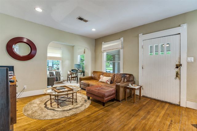 218 N Rosemont Avenue, Dallas, TX 75208