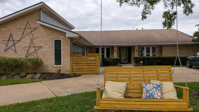 2106 Glenn Lakes Lane, Missouri City, TX 77459