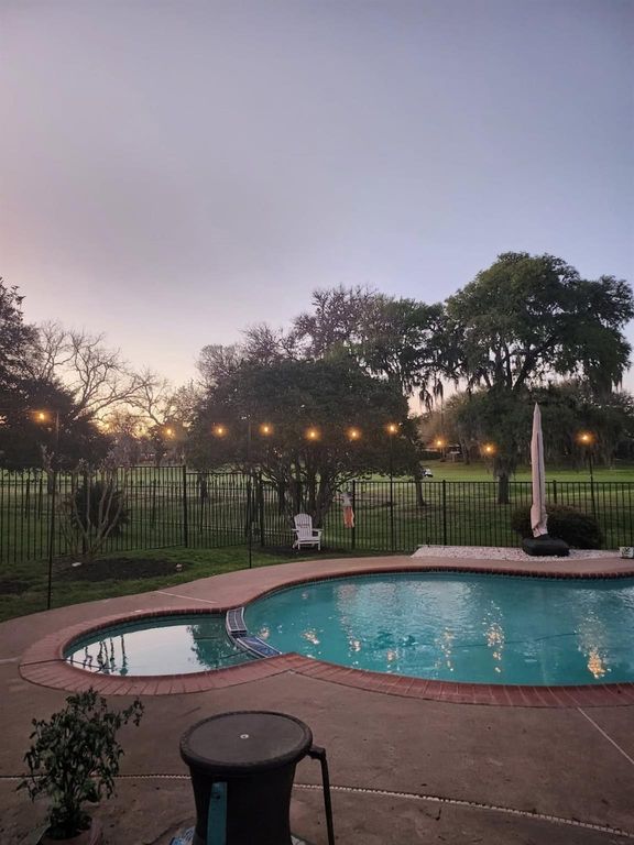 2106 Glenn Lakes Lane, Missouri City, TX 77459