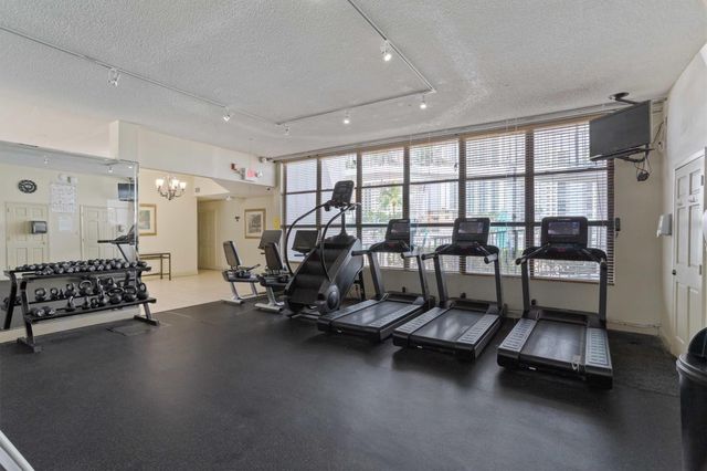 800 Parkview Dr 201, Hallandale Beach, FL 33009