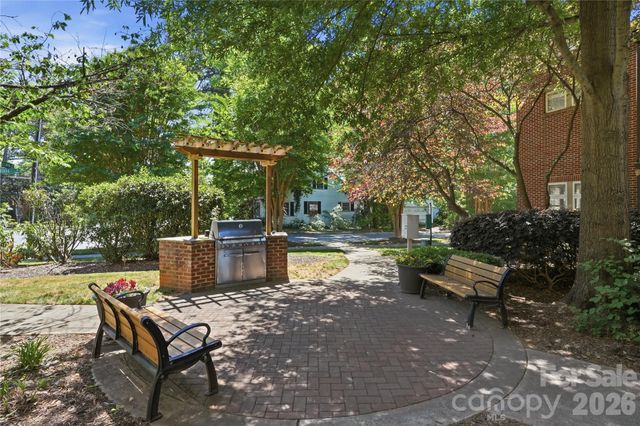 2990 Selwyn Avenue, Charlotte, NC 28209