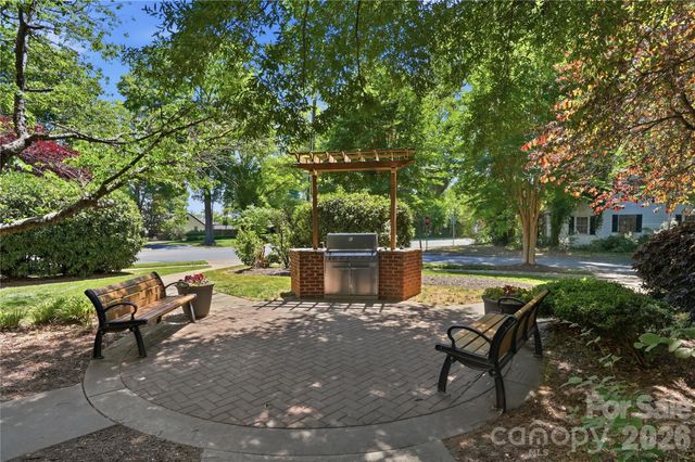 2990 Selwyn Avenue, Charlotte, NC 28209