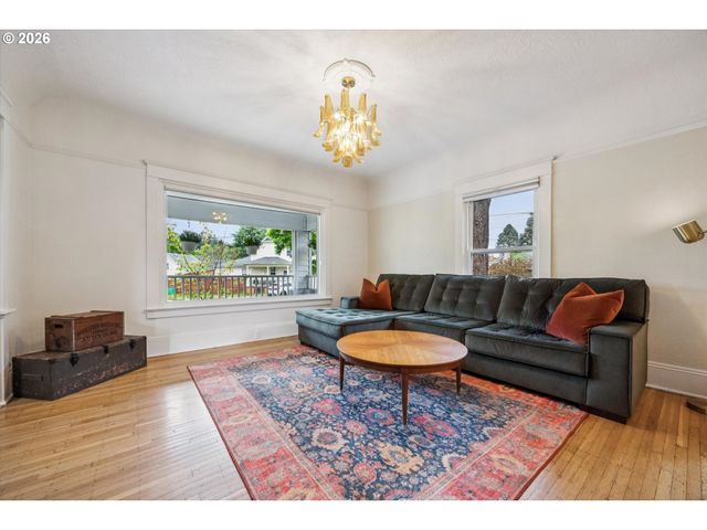 6111 Ne VERA St, Portland, OR 97213