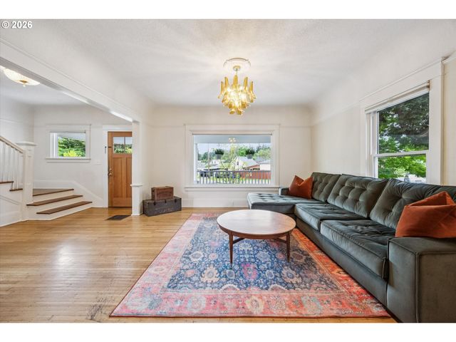 6111 Ne VERA St, Portland, OR 97213
