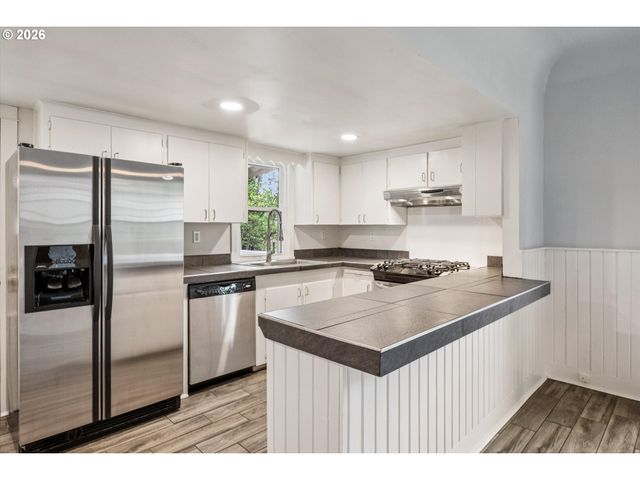 6111 Ne VERA St, Portland, OR 97213