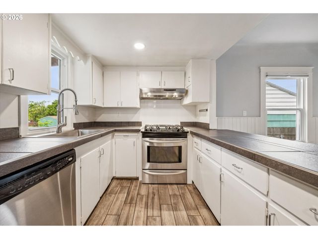 6111 Ne VERA St, Portland, OR 97213