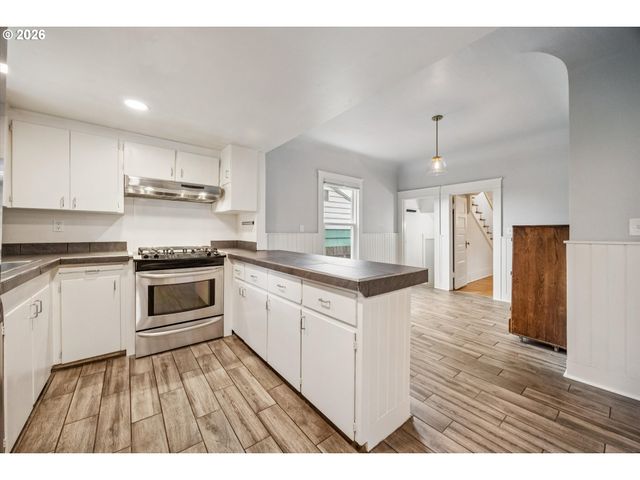 6111 Ne VERA St, Portland, OR 97213
