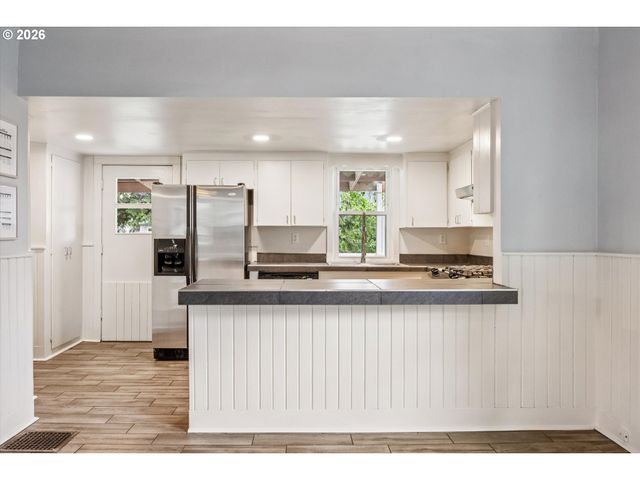 6111 Ne VERA St, Portland, OR 97213