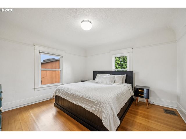 6111 Ne VERA St, Portland, OR 97213