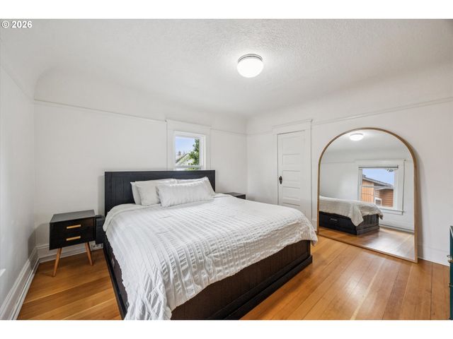 6111 Ne VERA St, Portland, OR 97213