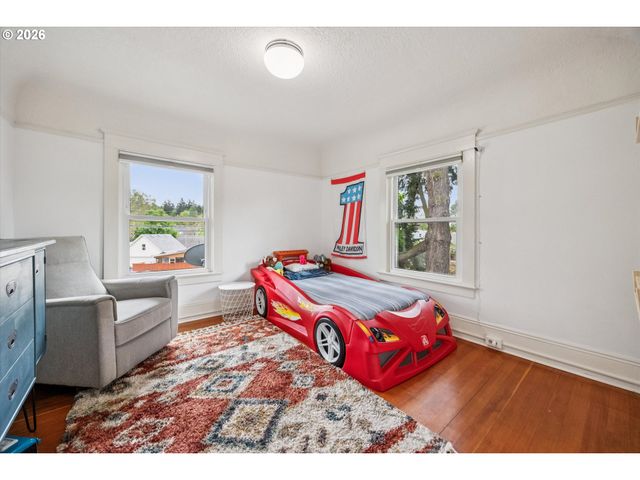 6111 Ne VERA St, Portland, OR 97213