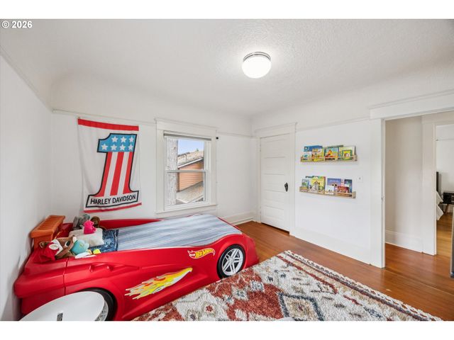 6111 Ne VERA St, Portland, OR 97213