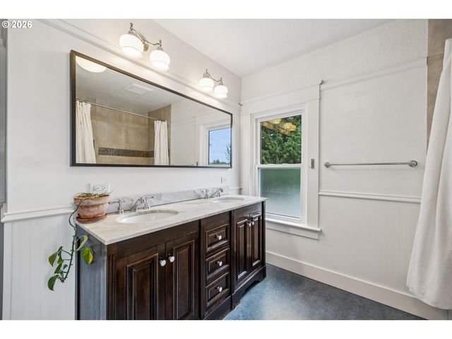6111 Ne VERA St, Portland, OR 97213