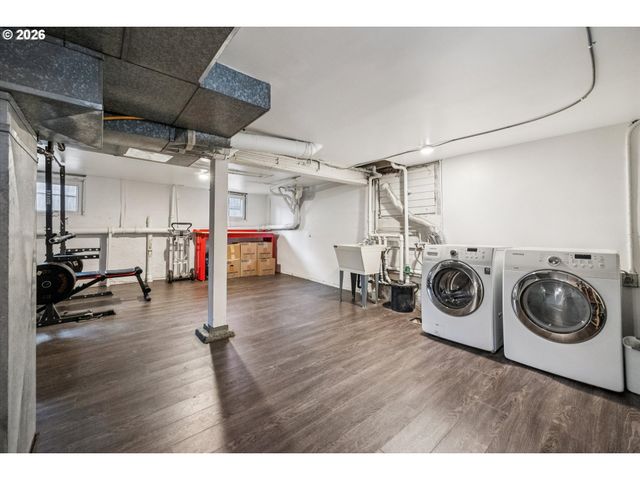 6111 Ne VERA St, Portland, OR 97213