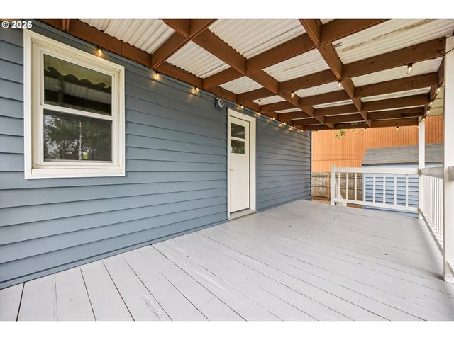 6111 Ne VERA St, Portland, OR 97213