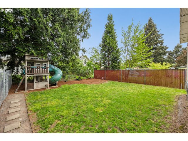 6111 Ne VERA St, Portland, OR 97213