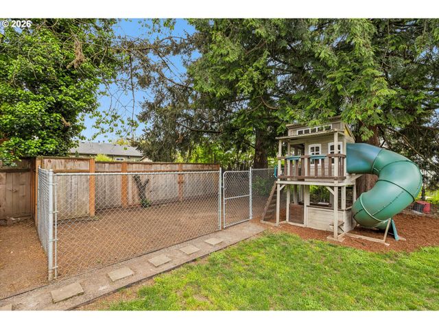 6111 Ne VERA St, Portland, OR 97213