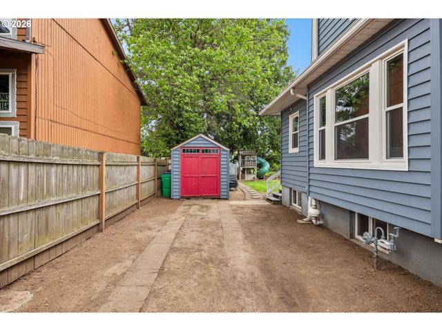 6111 Ne VERA St, Portland, OR 97213