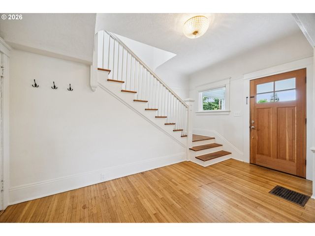 6111 Ne VERA St, Portland, OR 97213