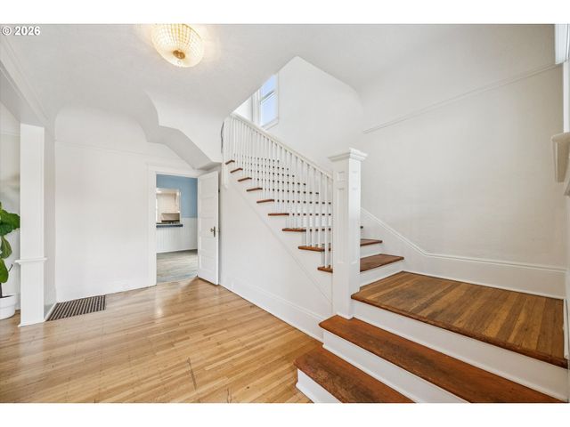 6111 Ne VERA St, Portland, OR 97213