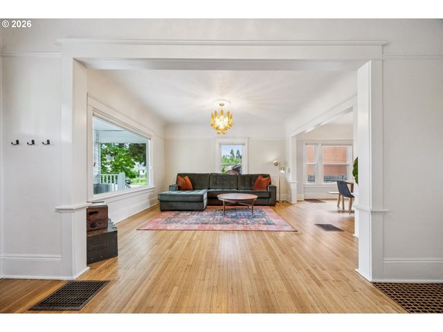 6111 Ne VERA St, Portland, OR 97213