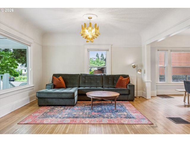6111 Ne VERA St, Portland, OR 97213