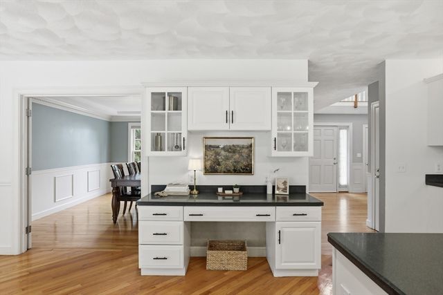 4 Farnham Circle, Andover, MA 01810