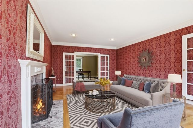 4 Farnham Circle, Andover, MA 01810