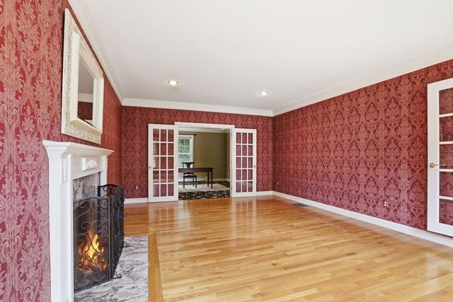 4 Farnham Circle, Andover, MA 01810