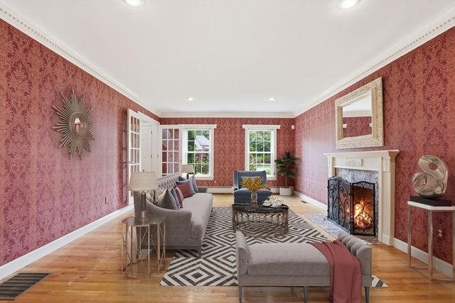 4 Farnham Circle, Andover, MA 01810
