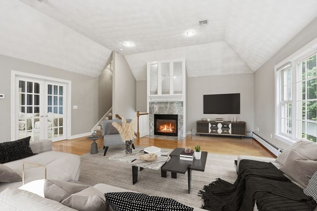 4 Farnham Circle, Andover, MA 01810