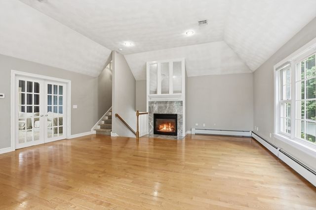 4 Farnham Circle, Andover, MA 01810