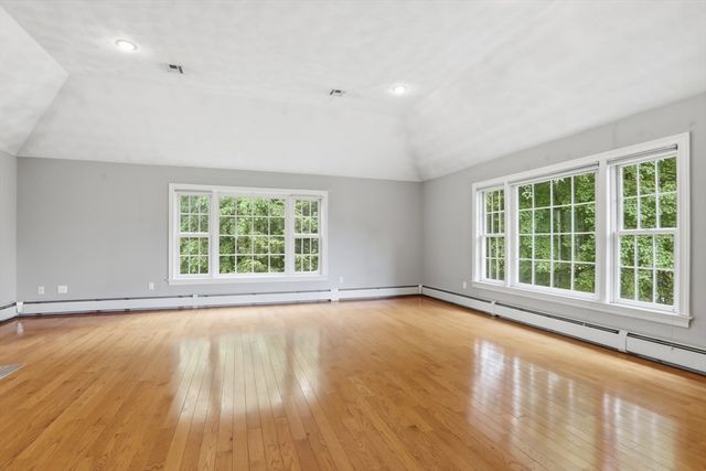 4 Farnham Circle, Andover, MA 01810