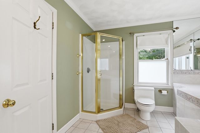 4 Farnham Circle, Andover, MA 01810