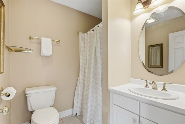 4 Farnham Circle, Andover, MA 01810