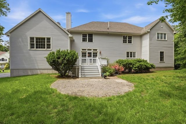 4 Farnham Circle, Andover, MA 01810