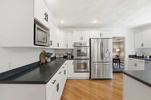 4 Farnham Circle, Andover, MA 01810