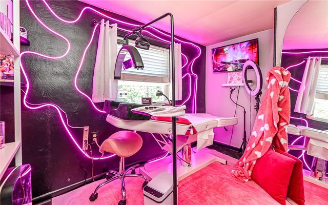 2201 Harbor, Spring Hill, PA 15212