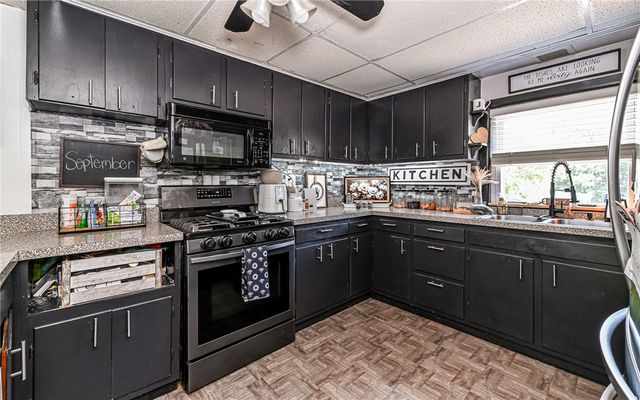 2201 Harbor, Spring Hill, PA 15212