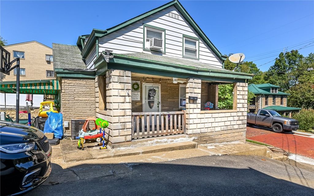 2201 Harbor, Spring Hill, PA 15212