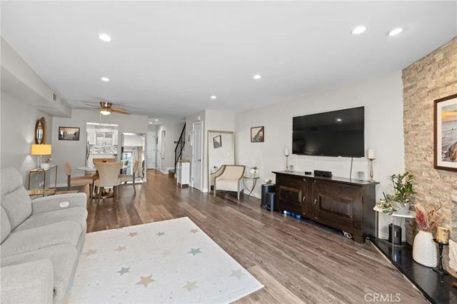 545 E Cypress F, Burbank, CA 91501