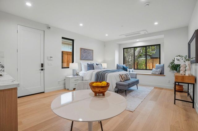 752 College Avenue, Menlo Park, CA 94025