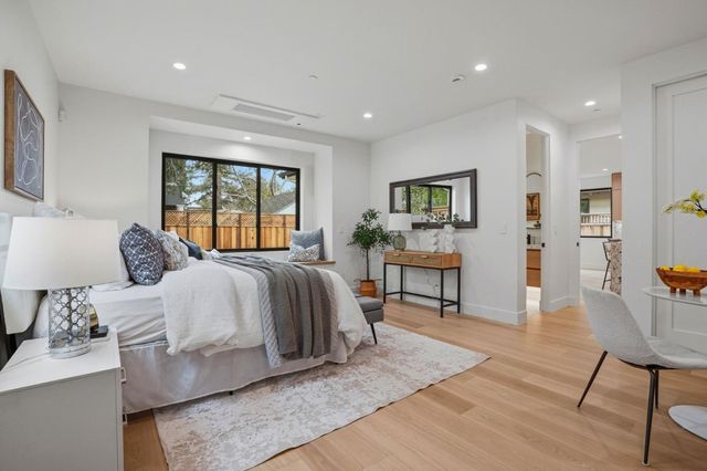 752 College Avenue, Menlo Park, CA 94025