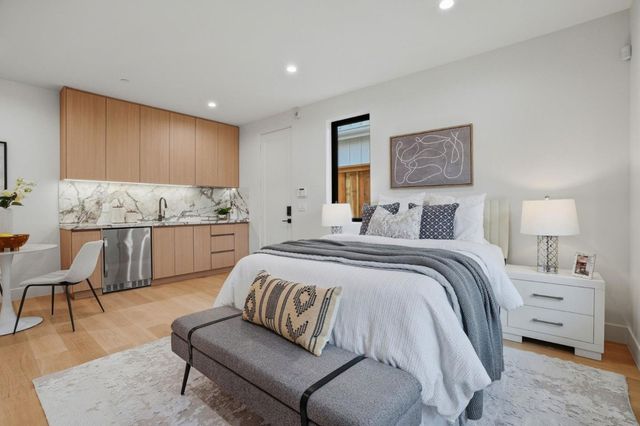 752 College Avenue, Menlo Park, CA 94025