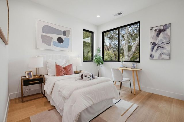 752 College Avenue, Menlo Park, CA 94025