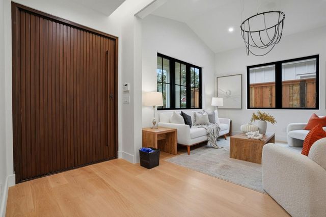 752 College Avenue, Menlo Park, CA 94025