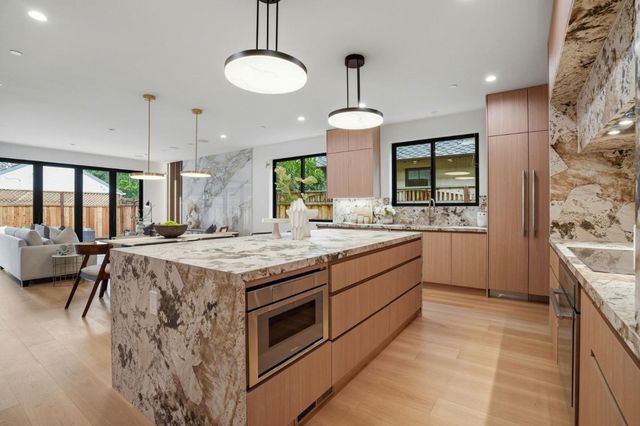 752 College Avenue, Menlo Park, CA 94025